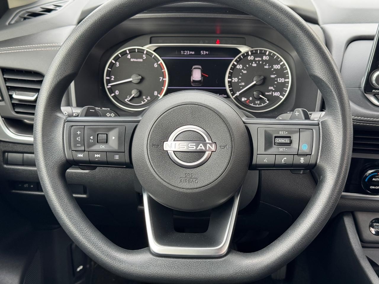 Nissan Rogue Vehicle Full-screen Gallery Image 12