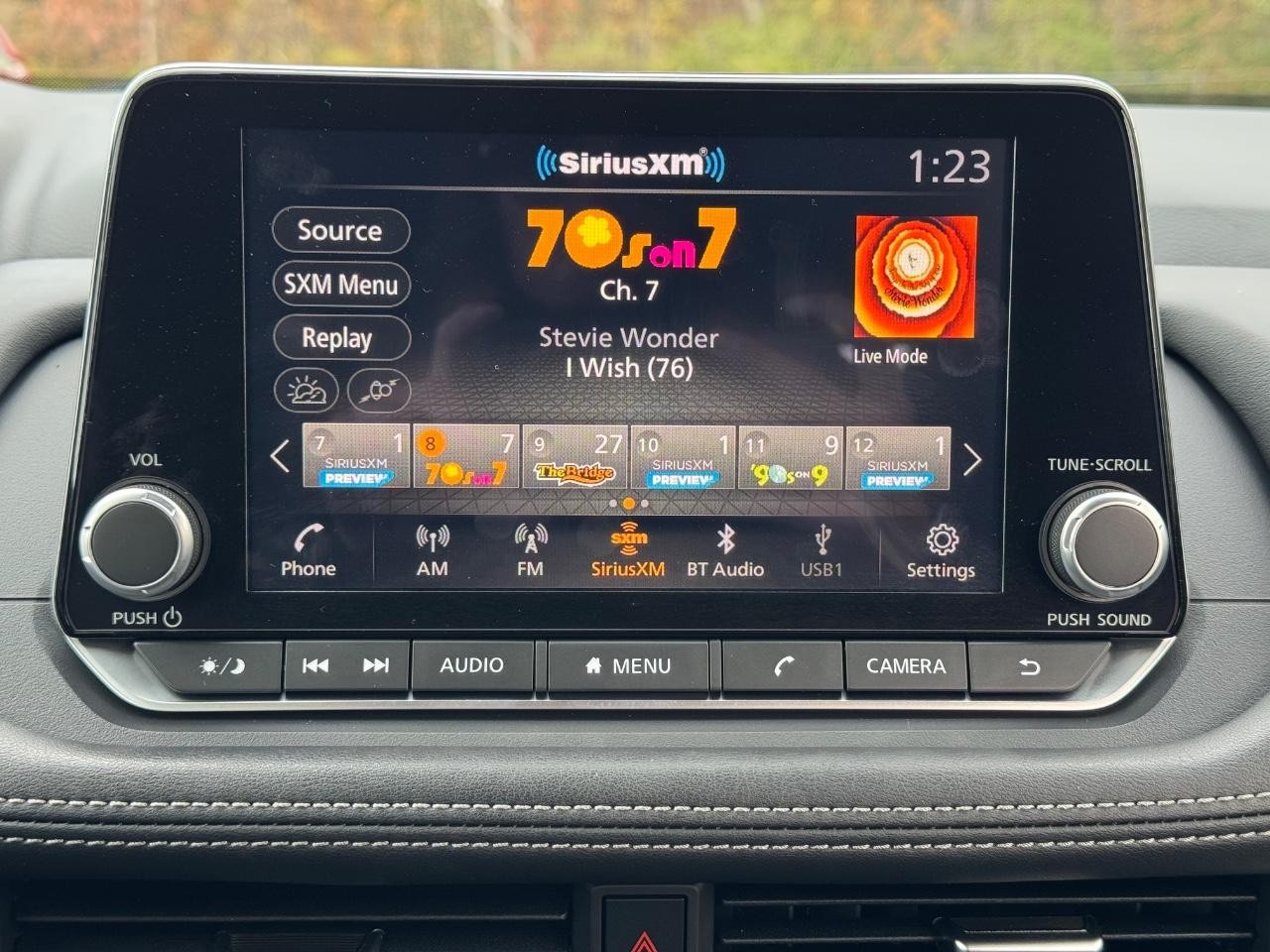 Nissan Rogue Vehicle Full-screen Gallery Image 13