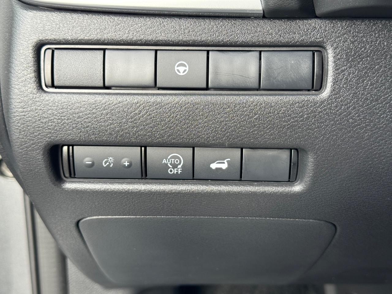 Nissan Rogue Vehicle Full-screen Gallery Image 22