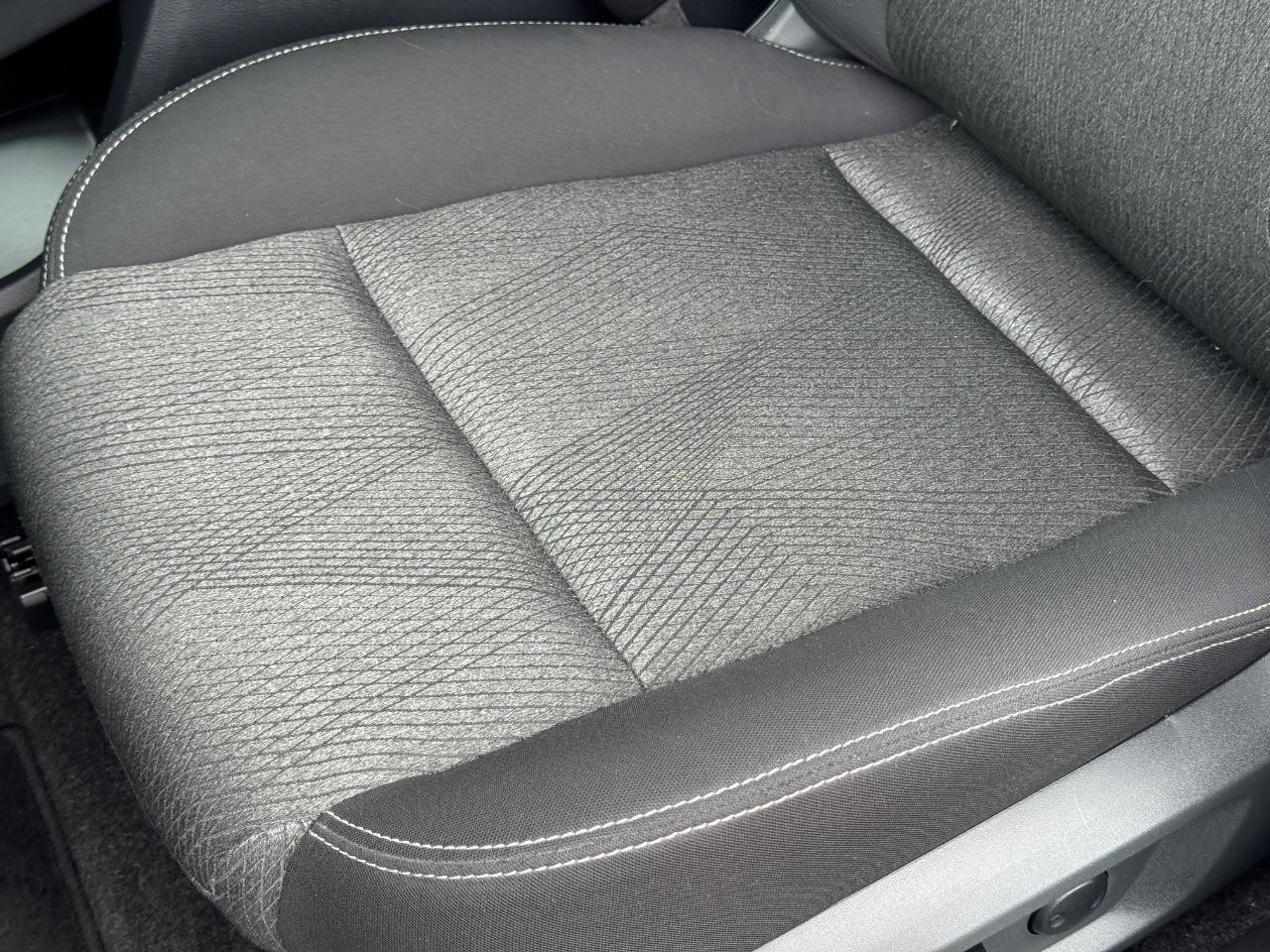 Nissan Rogue Vehicle Full-screen Gallery Image 25