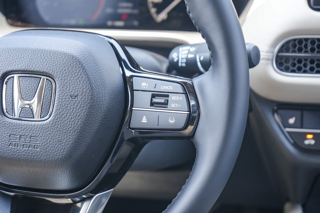 Honda HR-V Vehicle Full-screen Gallery Image 15