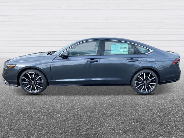 Honda Accord Hybrid Vehicle Full-screen Gallery Image 02