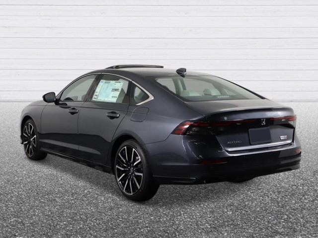 Honda Accord Hybrid Vehicle Full-screen Gallery Image 03