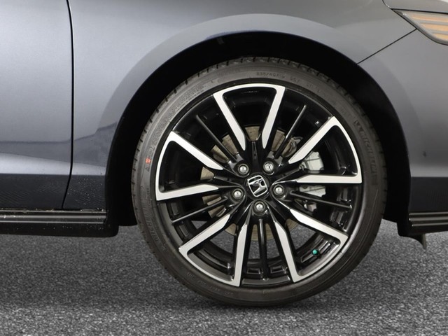 Honda Accord Hybrid Vehicle Full-screen Gallery Image 09