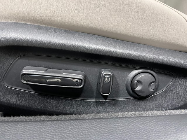 Honda Accord Hybrid Vehicle Full-screen Gallery Image 12