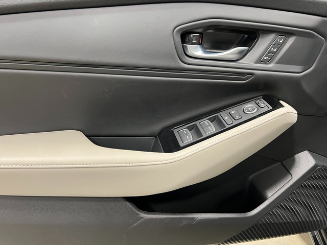 Honda Accord Hybrid Vehicle Full-screen Gallery Image 13