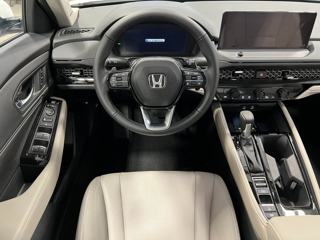 Honda Accord Hybrid Vehicle Full-screen Gallery Image 14