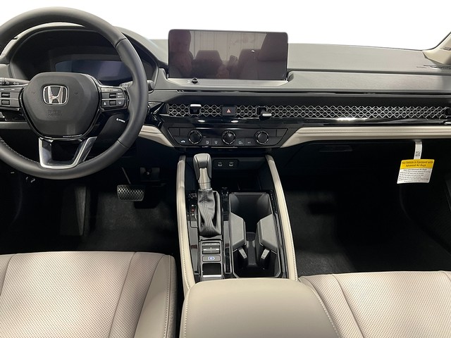 Honda Accord Hybrid Vehicle Full-screen Gallery Image 15