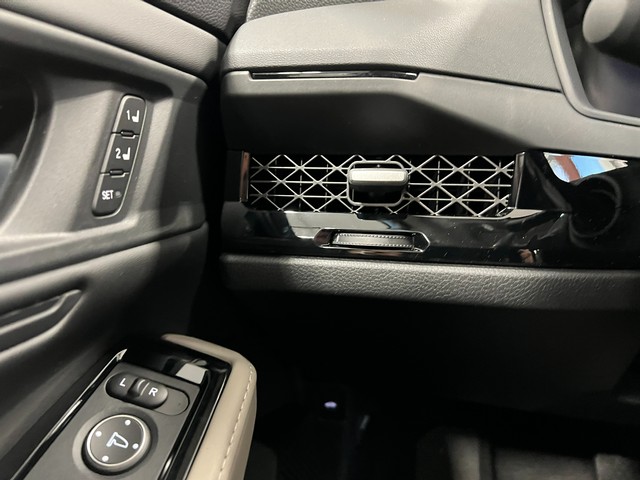 Honda Accord Hybrid Vehicle Full-screen Gallery Image 16