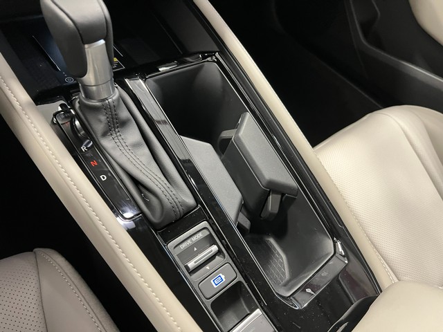 Honda Accord Hybrid Vehicle Full-screen Gallery Image 17