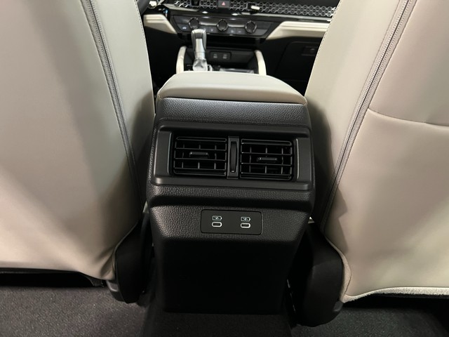 Honda Accord Hybrid Vehicle Full-screen Gallery Image 28