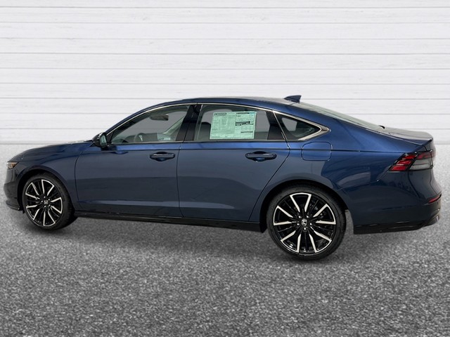 Honda Accord Hybrid Vehicle Full-screen Gallery Image 02