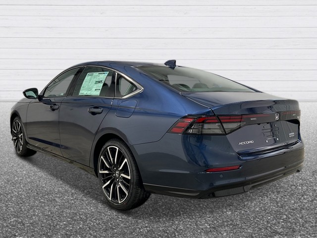 Honda Accord Hybrid Vehicle Full-screen Gallery Image 03