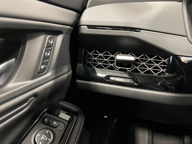 Honda Accord Hybrid Vehicle Full-screen Gallery Image 18