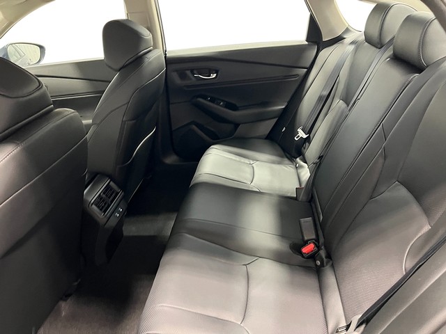 Honda Accord Hybrid Vehicle Full-screen Gallery Image 29