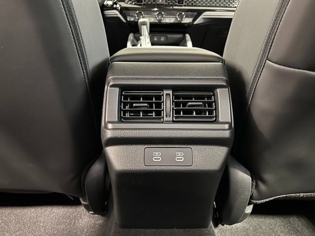 Honda Accord Hybrid Vehicle Full-screen Gallery Image 30