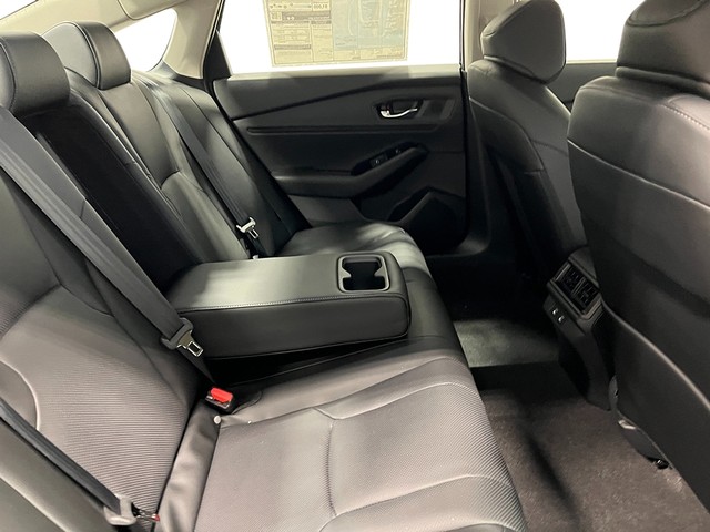 Honda Accord Hybrid Vehicle Full-screen Gallery Image 31