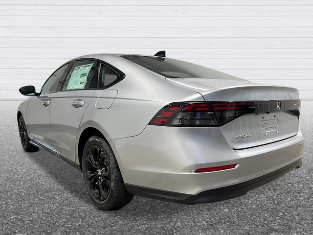 Honda Accord Sedan Vehicle Full-screen Gallery Image 03