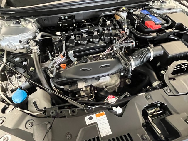 Honda Accord Sedan Vehicle Full-screen Gallery Image 11