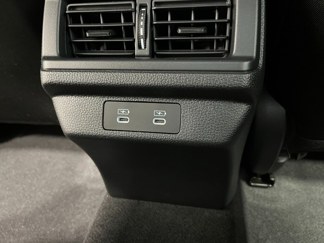 Honda Accord Sedan Vehicle Full-screen Gallery Image 24