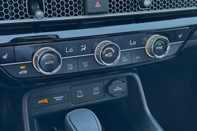 Honda Civic Sedan Hybrid Vehicle Full-screen Gallery Image 19