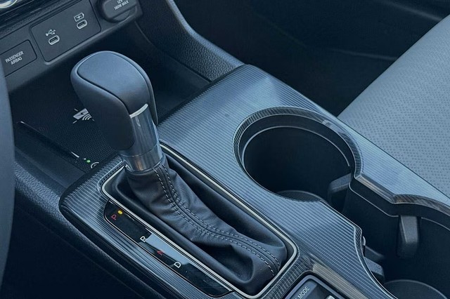 Honda Civic Sedan Hybrid Vehicle Full-screen Gallery Image 20