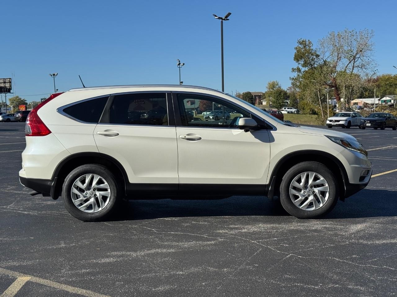 Honda CR-V Vehicle Full-screen Gallery Image 02