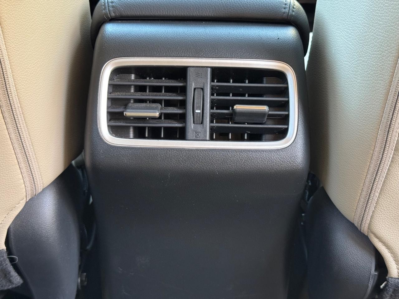 Honda CR-V Vehicle Full-screen Gallery Image 16