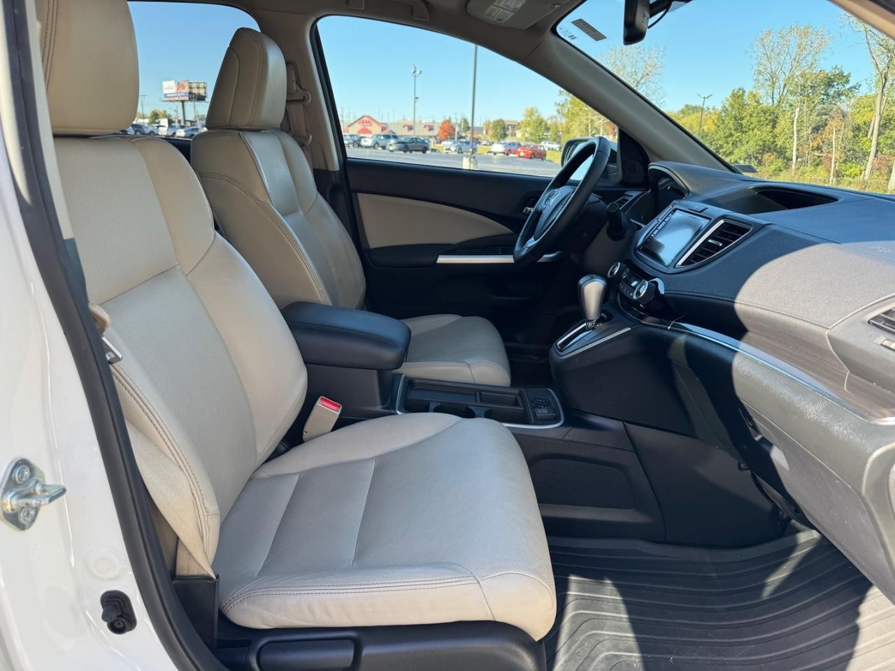 Honda CR-V Vehicle Full-screen Gallery Image 17