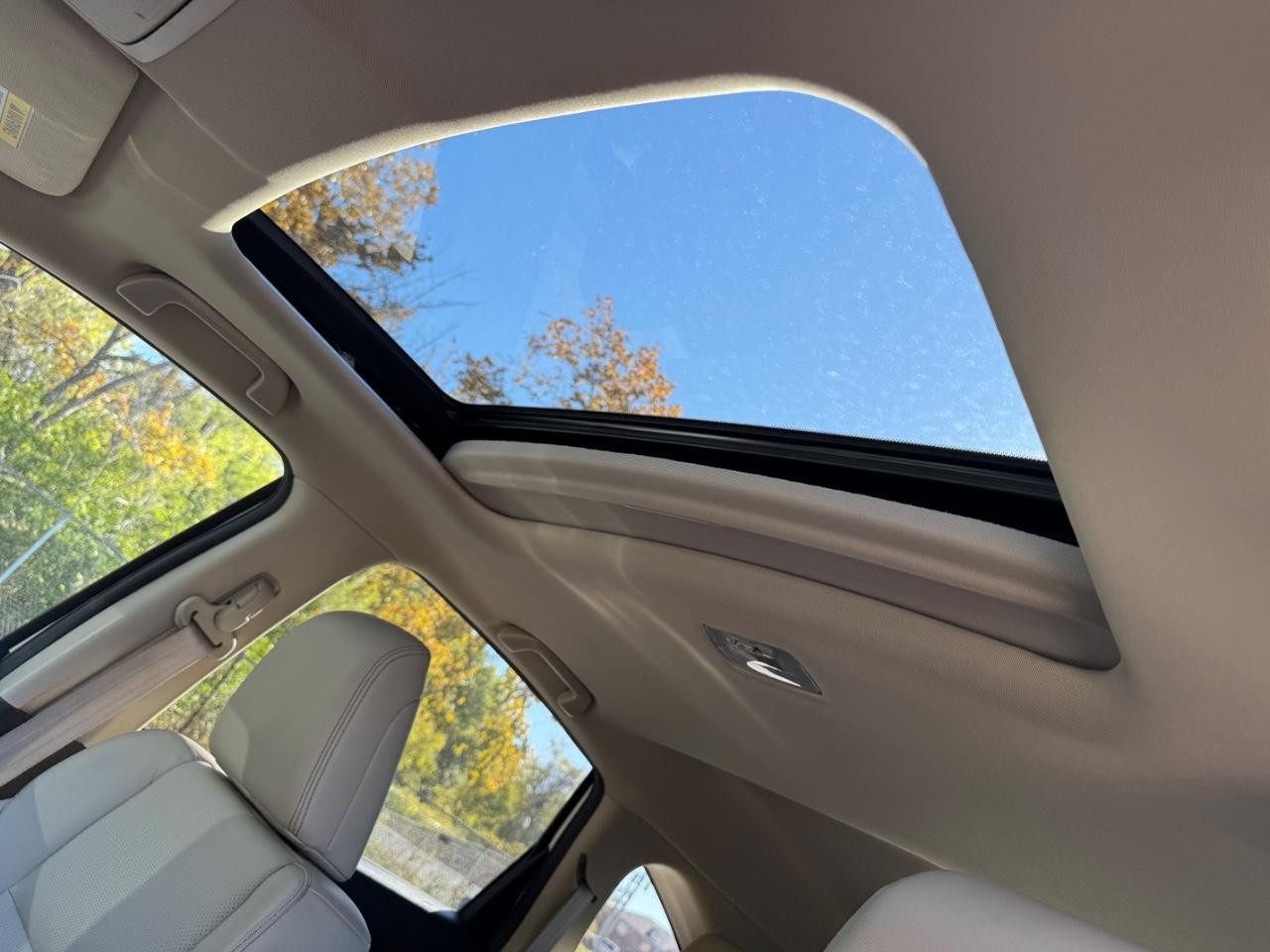 Honda CR-V Vehicle Full-screen Gallery Image 19