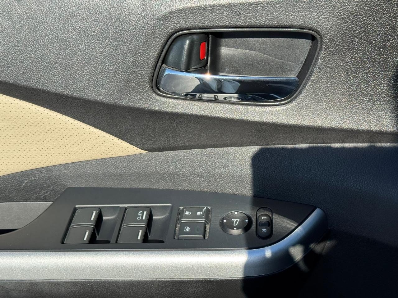 Honda CR-V Vehicle Full-screen Gallery Image 25