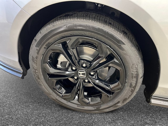 Honda Accord Sedan Vehicle Full-screen Gallery Image 10