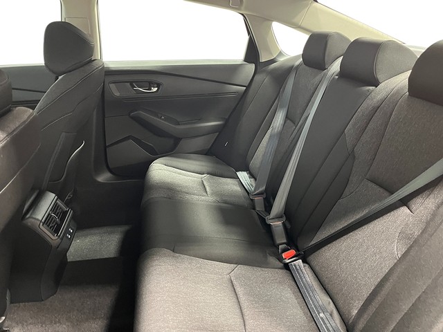 Honda Accord Sedan Vehicle Full-screen Gallery Image 23