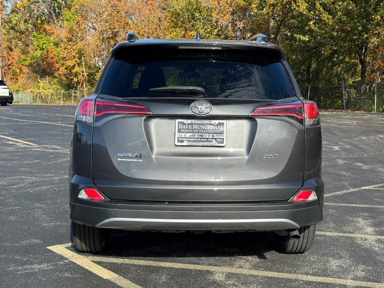 Toyota RAV4 Vehicle Full-screen Gallery Image 05