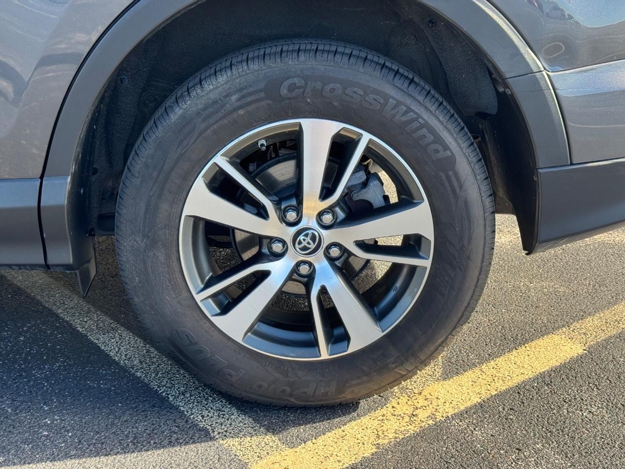 Toyota RAV4 Vehicle Full-screen Gallery Image 07