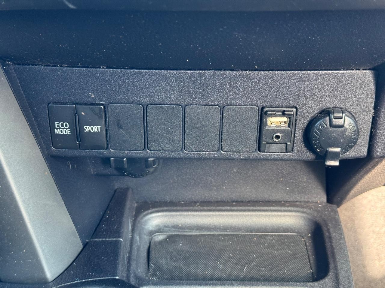 Toyota RAV4 Vehicle Full-screen Gallery Image 14