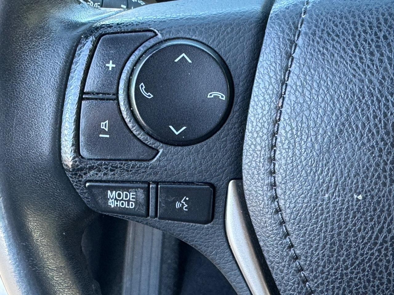 Toyota RAV4 Vehicle Full-screen Gallery Image 20