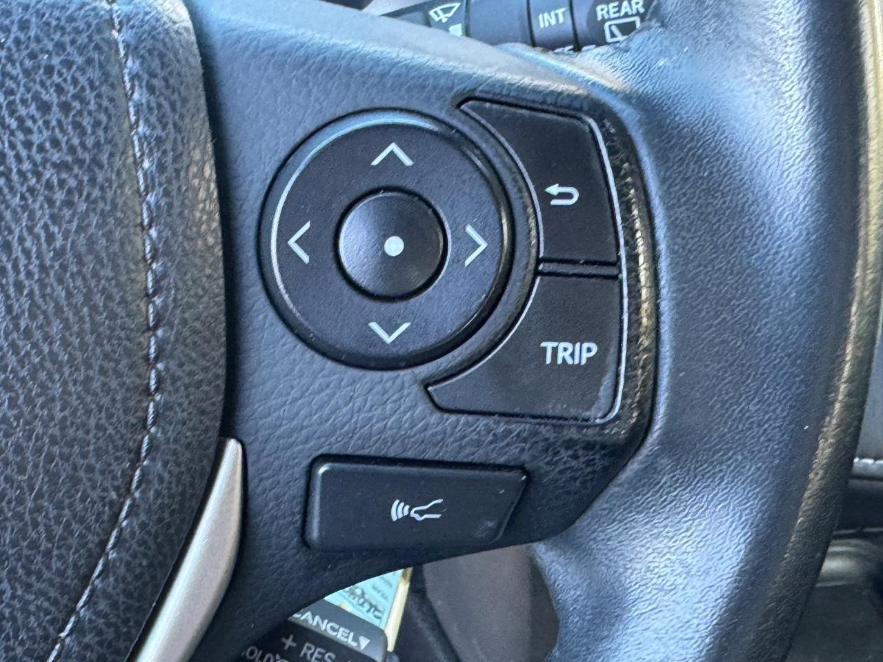 Toyota RAV4 Vehicle Full-screen Gallery Image 21