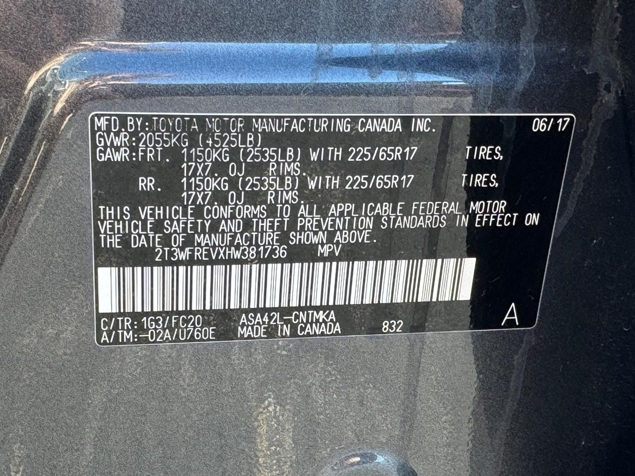 Toyota RAV4 Vehicle Full-screen Gallery Image 26