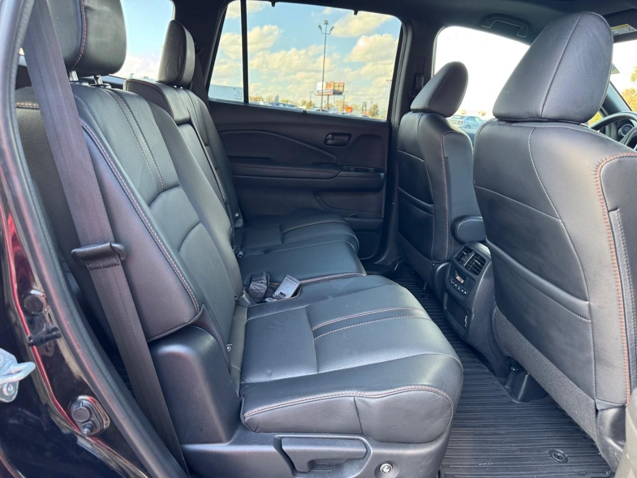 Honda Pilot Vehicle Full-screen Gallery Image 10