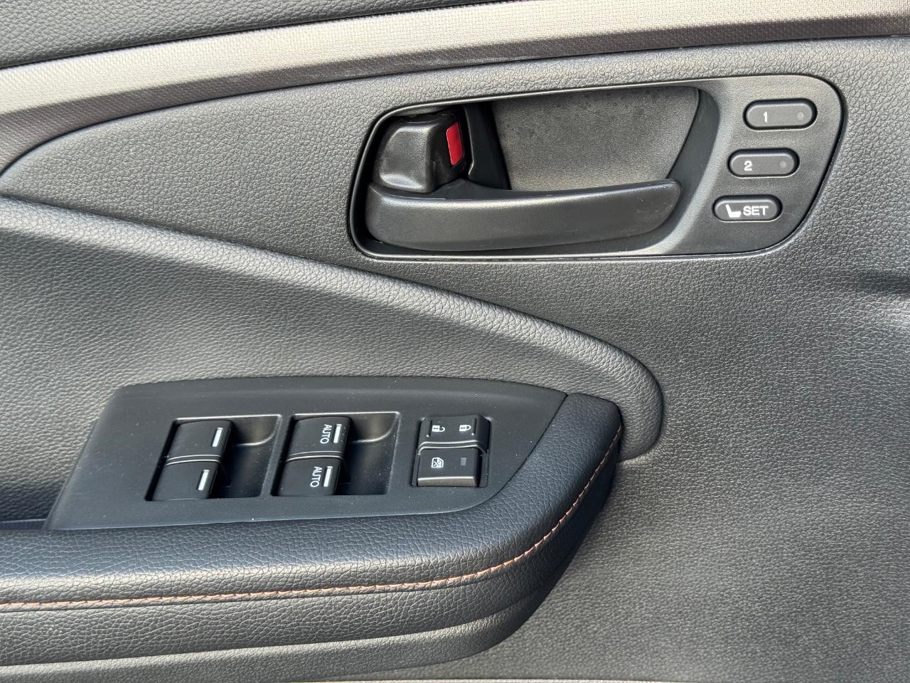 Honda Pilot Vehicle Full-screen Gallery Image 27