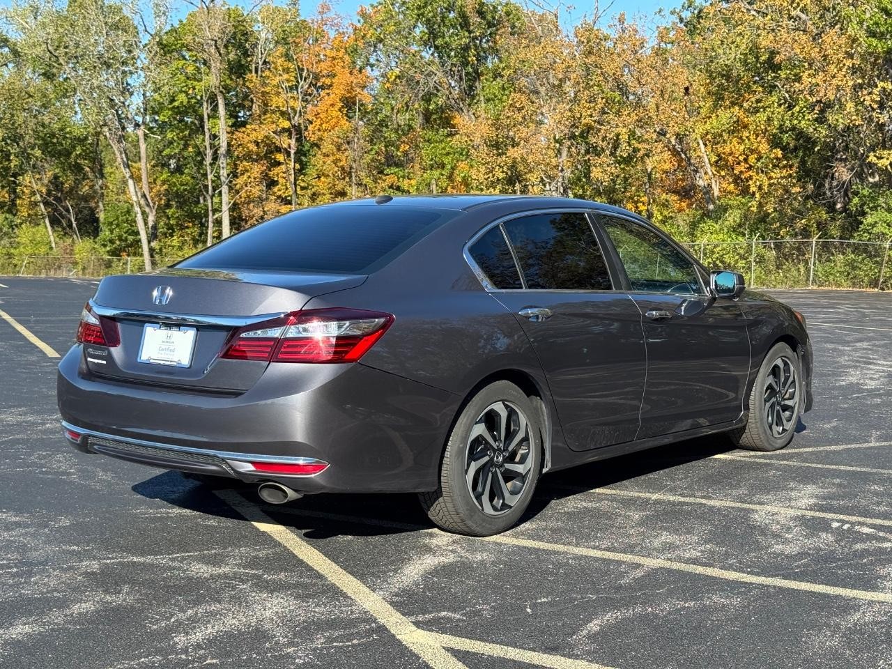 Honda Accord Sedan Vehicle Full-screen Gallery Image 03