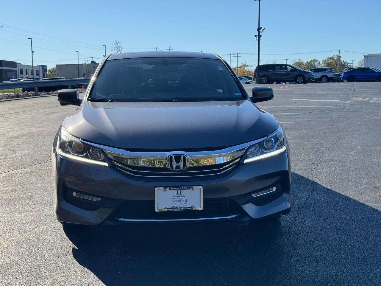 Honda Accord Sedan Vehicle Full-screen Gallery Image 09