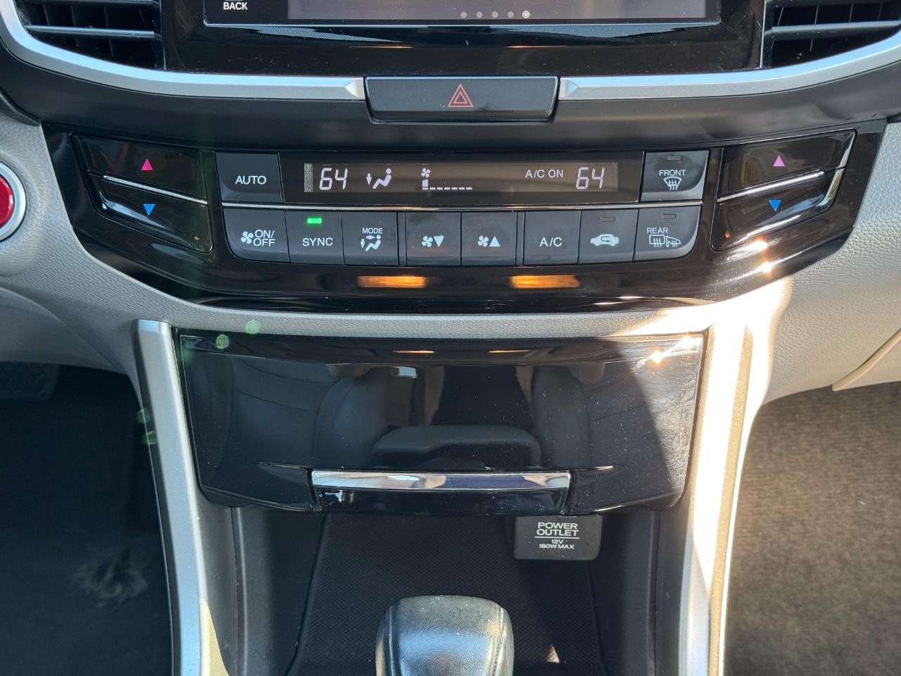 Honda Accord Sedan Vehicle Full-screen Gallery Image 14