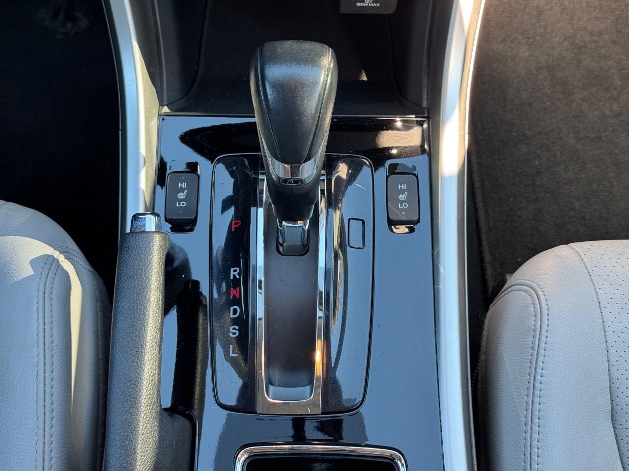 Honda Accord Sedan Vehicle Full-screen Gallery Image 15