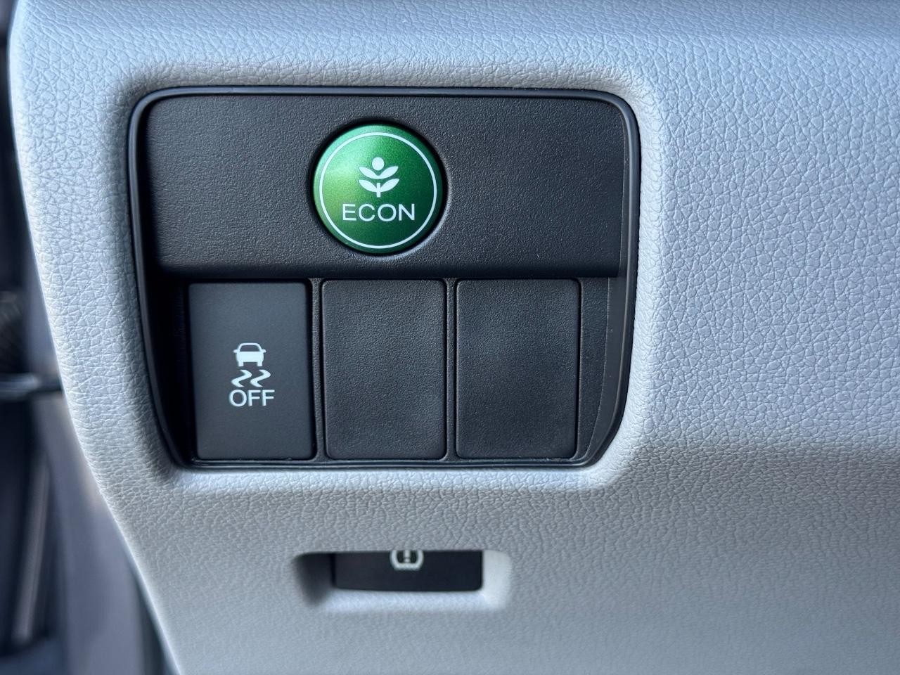 Honda Accord Sedan Vehicle Full-screen Gallery Image 23