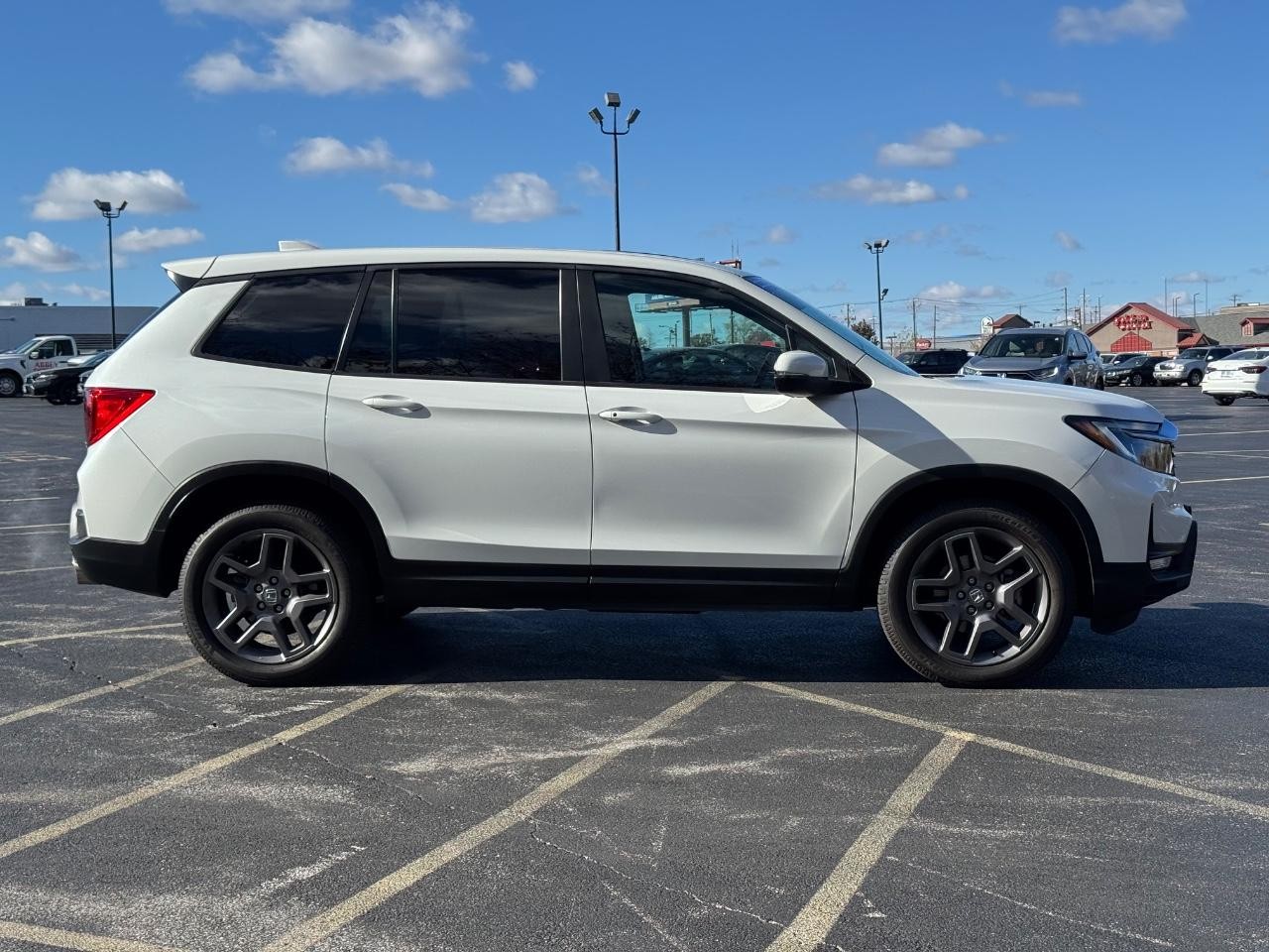 Honda Passport Vehicle Full-screen Gallery Image 02