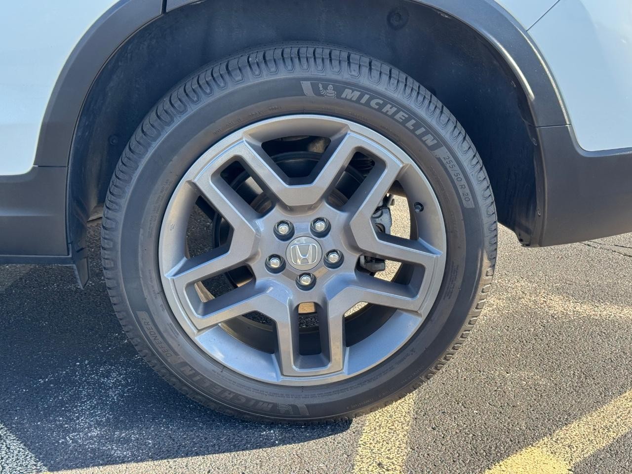 Honda Passport Vehicle Full-screen Gallery Image 07