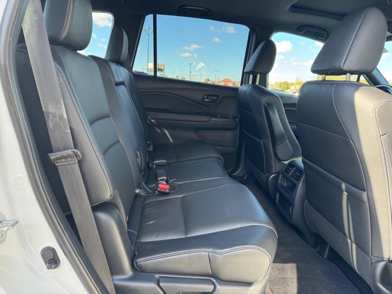 Honda Passport Vehicle Full-screen Gallery Image 10