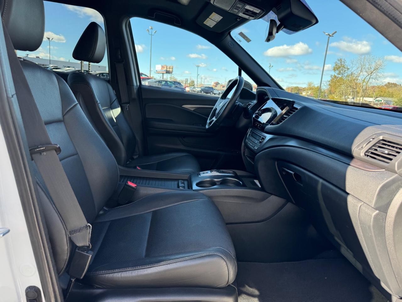 Honda Passport Vehicle Full-screen Gallery Image 17